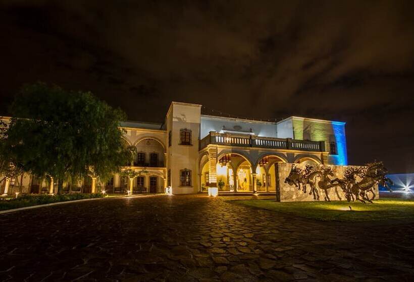 هتل Hacienda Santa Fe