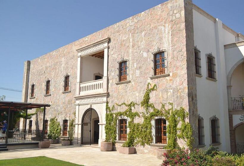 هتل Hacienda Santa Fe