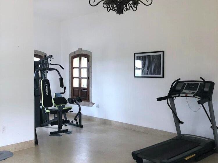 هتل Hacienda Santa Fe