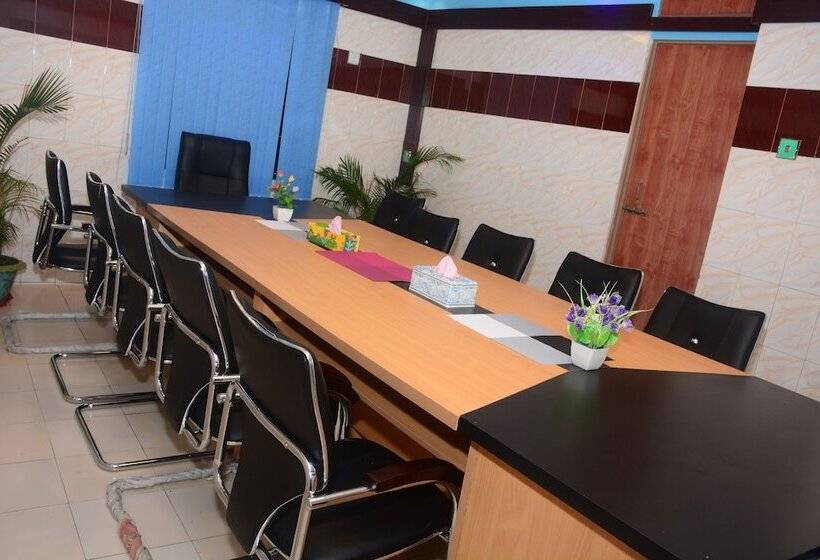 هتل Hilton City Residential