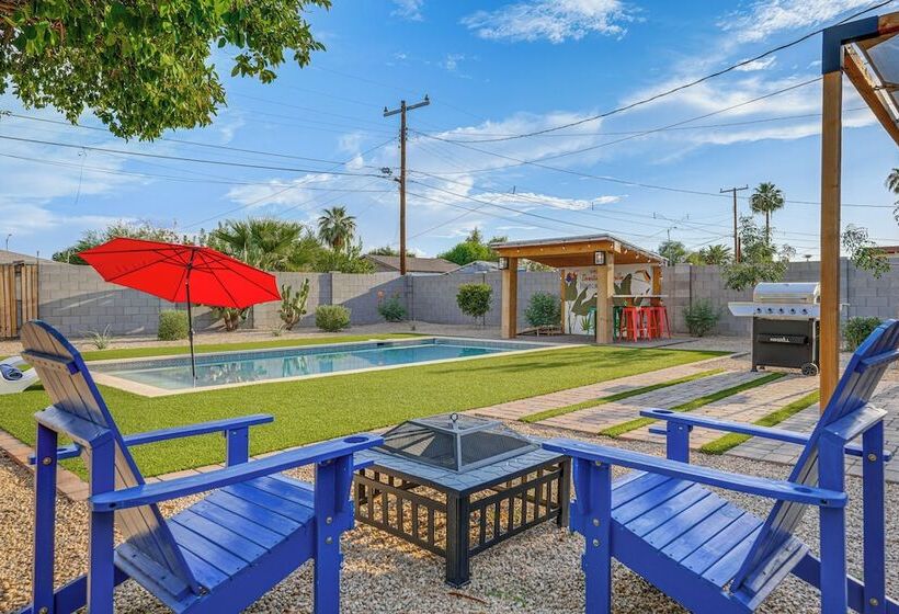 Chandler Home 7 Blocks To Dtwn W/ Backyard Oasis!