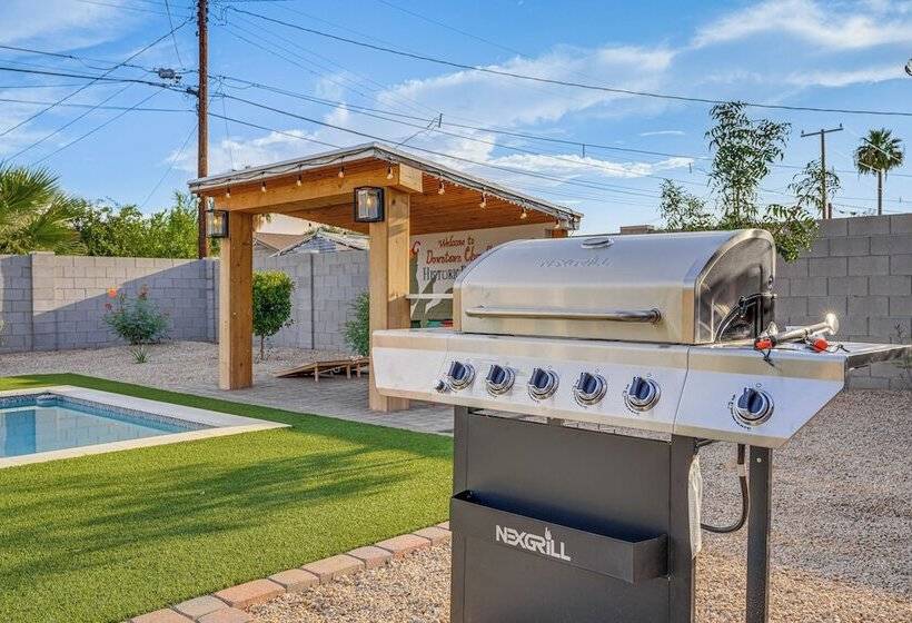 Chandler Home 7 Blocks To Dtwn W/ Backyard Oasis!