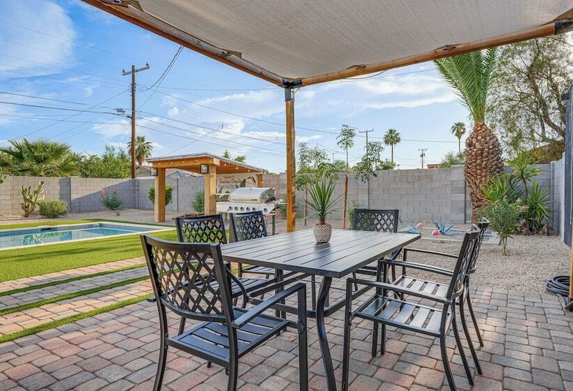 Chandler Home 7 Blocks To Dtwn W/ Backyard Oasis!