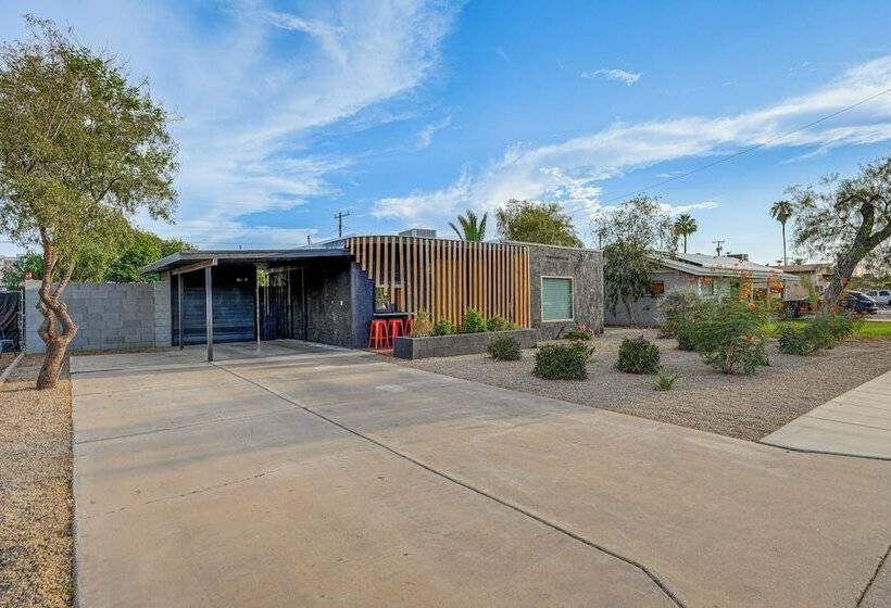 Chandler Home 7 Blocks To Dtwn W/ Backyard Oasis!