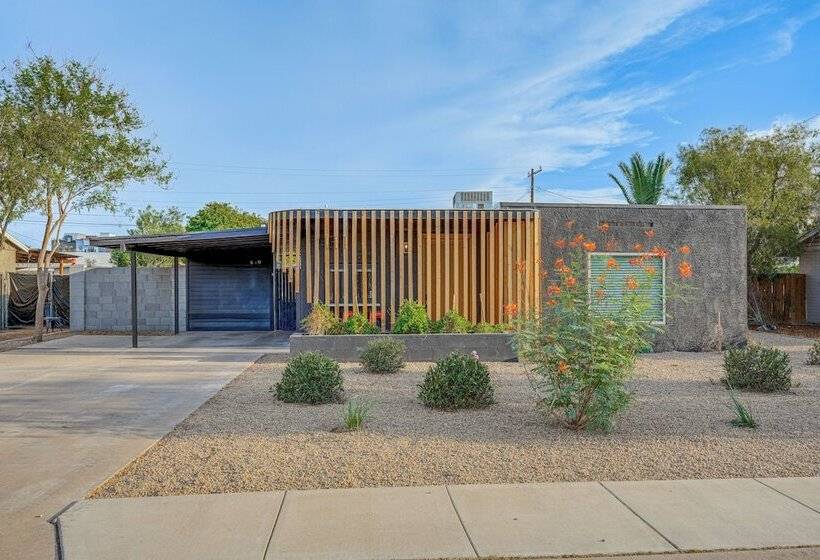Chandler Home 7 Blocks To Dtwn W/ Backyard Oasis!