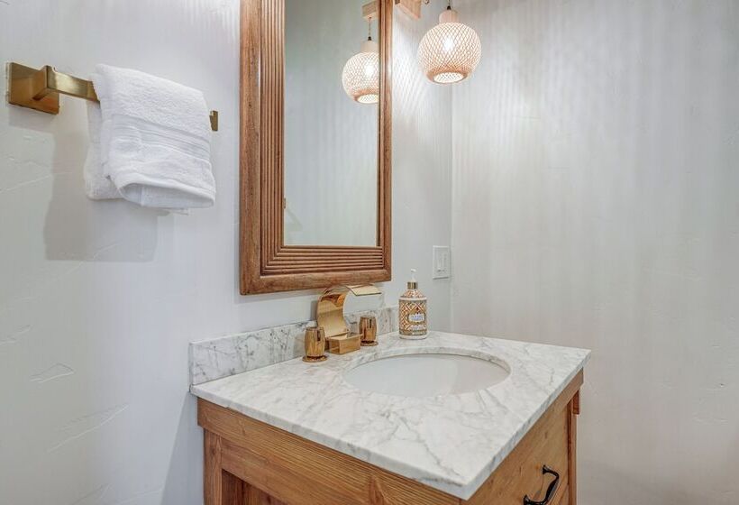 Chandler Home 7 Blocks To Dtwn W/ Backyard Oasis!