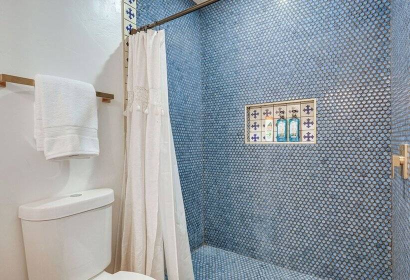 Chandler Home 7 Blocks To Dtwn W/ Backyard Oasis!