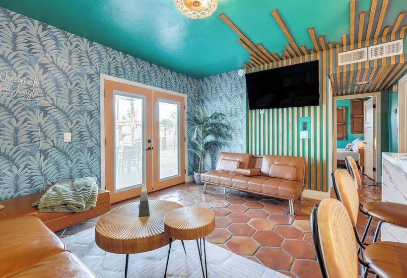 Chandler Home 7 Blocks To Dtwn W/ Backyard Oasis!