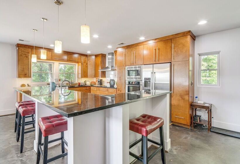 Hilltop Blue Ridge Mtn Home: Hot Tub, Views