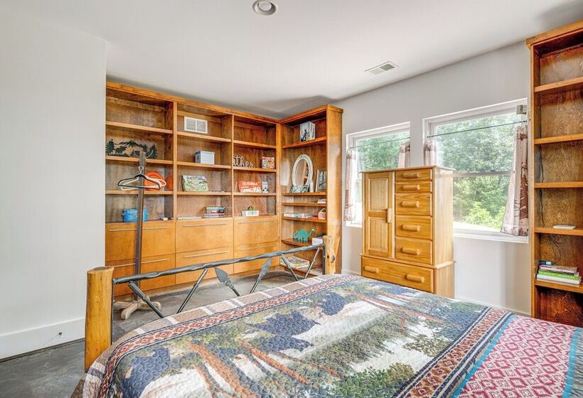 Hilltop Blue Ridge Mtn Home: Hot Tub, Views