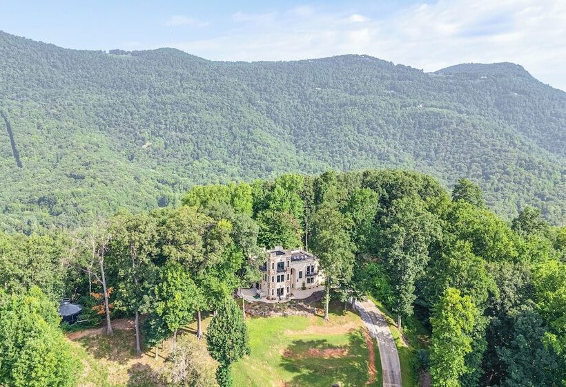 Hilltop Blue Ridge Mtn Home: Hot Tub, Views