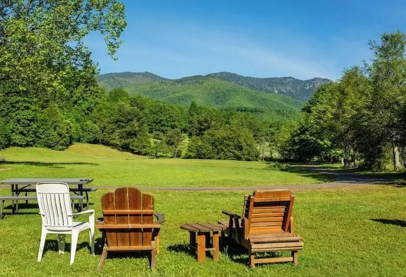 Hotelli Lodge At Mount Mitchell