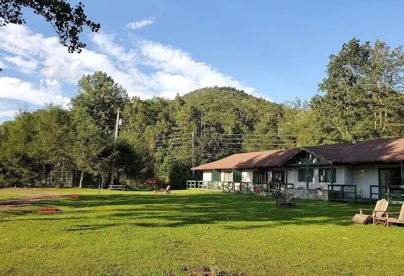 Hotelli Lodge At Mount Mitchell