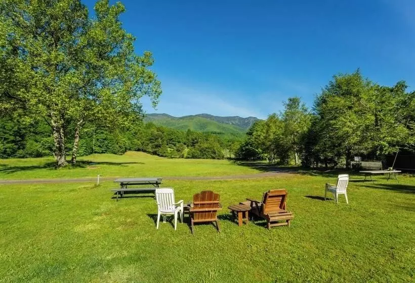 Hotelli Lodge At Mount Mitchell