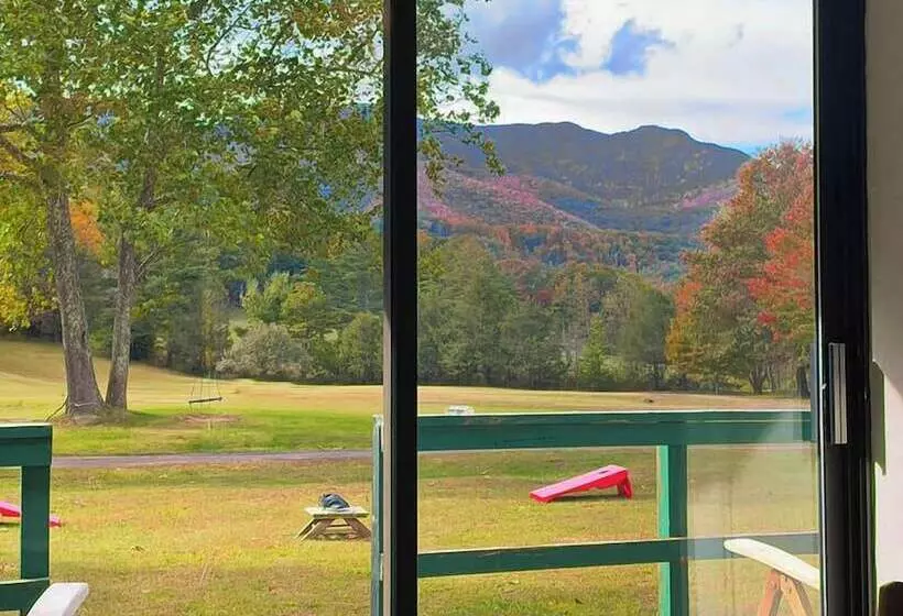 Hotelli Lodge At Mount Mitchell