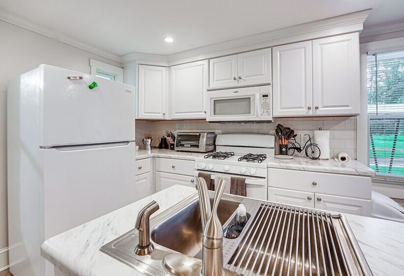 Downtown Thomasville Home W/ Yard & Fire Pit