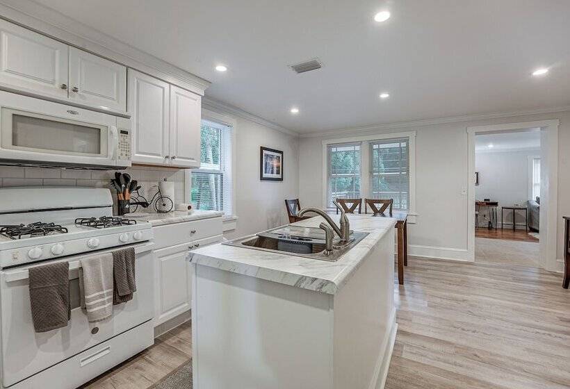 Downtown Thomasville Home W/ Yard & Fire Pit