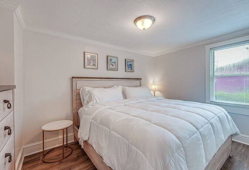 Downtown Thomasville Home W/ Yard & Fire Pit