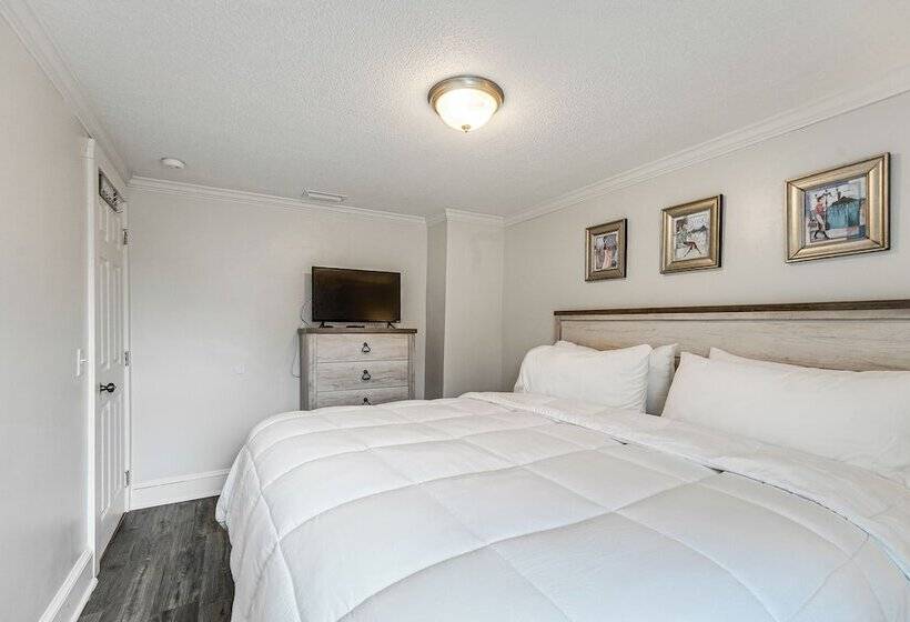 Downtown Thomasville Home W/ Yard & Fire Pit