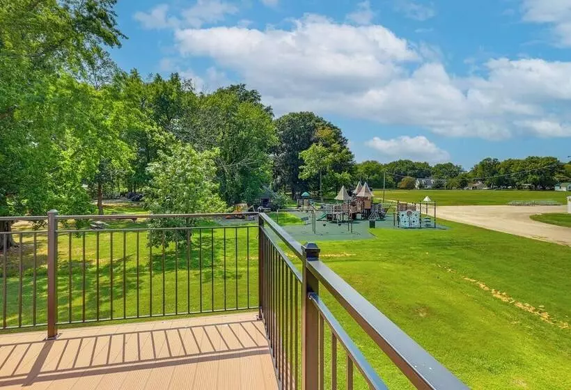 Rock Hall Retreat W/ Balcony Near Park & Marina!