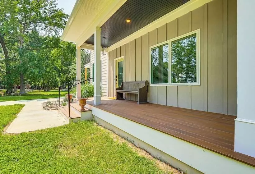 Rock Hall Retreat W/ Balcony Near Park & Marina!