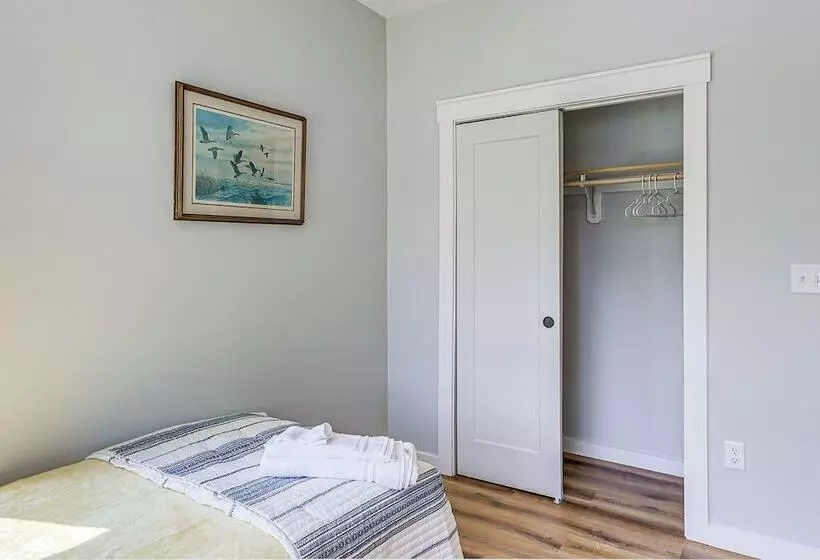 Rock Hall Retreat W/ Balcony Near Park & Marina!