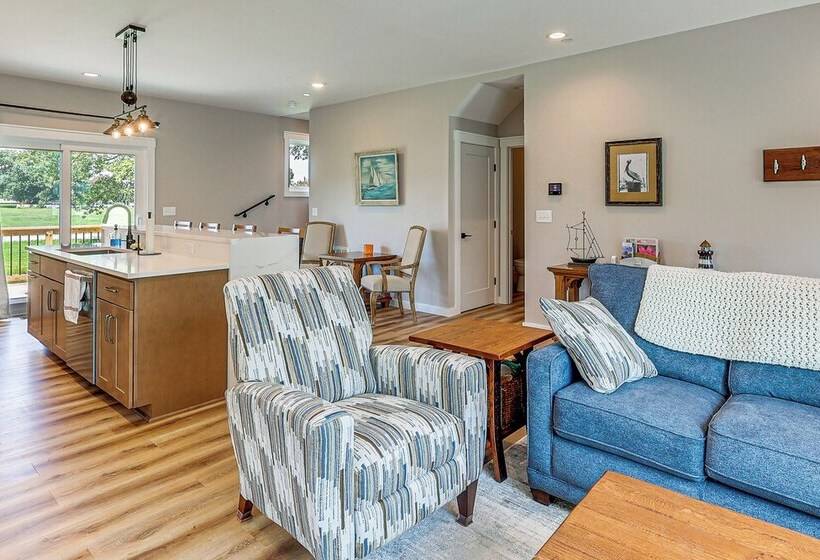 Rock Hall Retreat W/ Balcony Near Park & Marina!