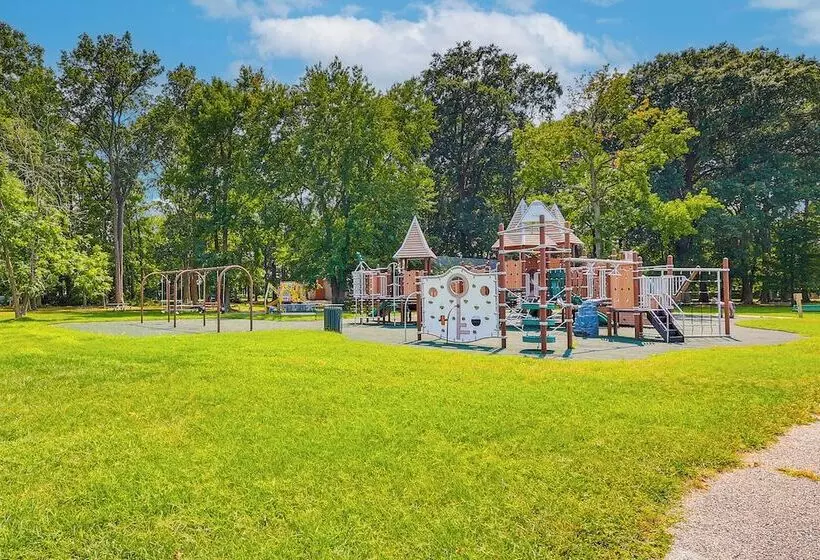 Rock Hall Retreat W/ Balcony Near Park & Marina!