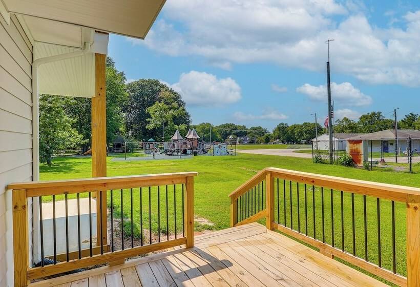 Rock Hall Retreat W/ Balcony Near Park & Marina!