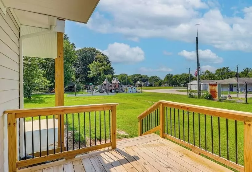 Rock Hall Retreat W/ Balcony Near Park & Marina!