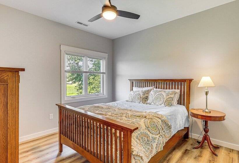 Rock Hall Retreat W/ Balcony Near Park & Marina!