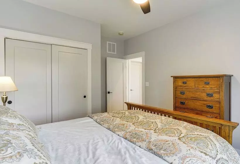 Rock Hall Retreat W/ Balcony Near Park & Marina!