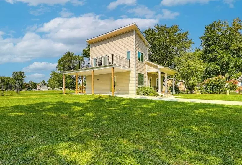 Rock Hall Retreat W/ Balcony Near Park & Marina!