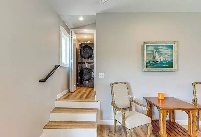 Rock Hall Retreat W/ Balcony Near Park & Marina!