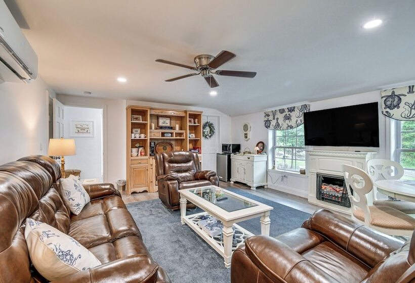 Seneca Lake Retreat W/ Deck   Walk To Wineries!