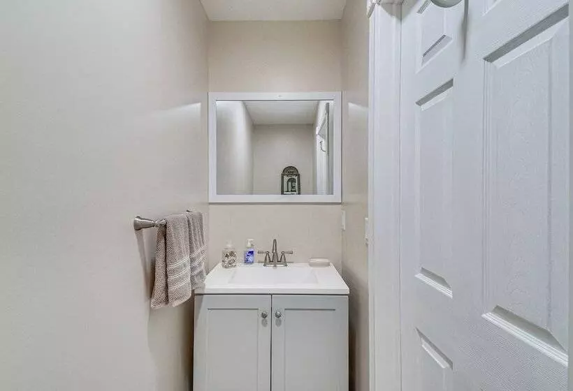 Seneca Lake Retreat W/ Deck   Walk To Wineries!