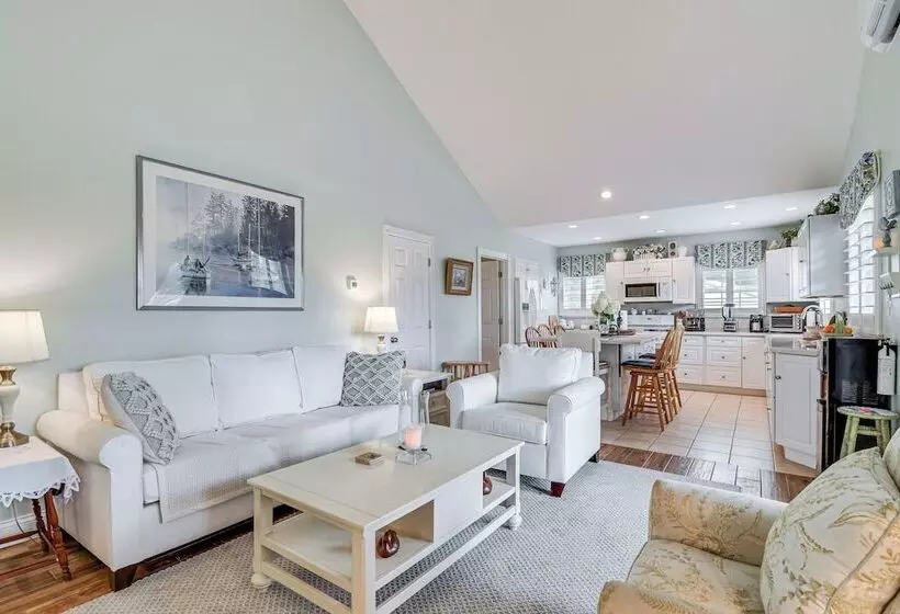 Seneca Lake Retreat W/ Deck   Walk To Wineries!