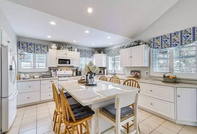 Seneca Lake Retreat W/ Deck   Walk To Wineries!