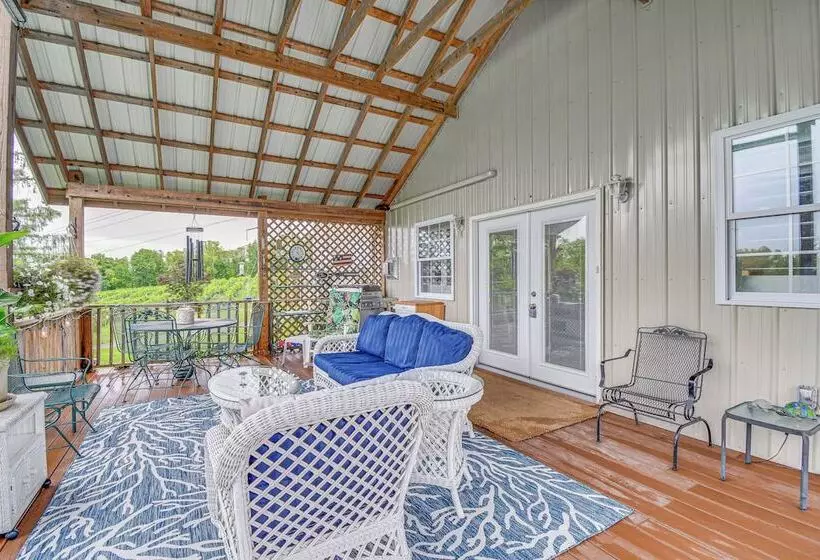 Seneca Lake Retreat W/ Deck   Walk To Wineries!