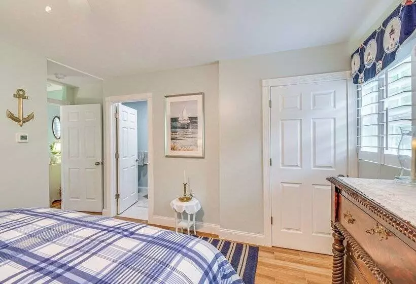 Seneca Lake Retreat W/ Deck   Walk To Wineries!