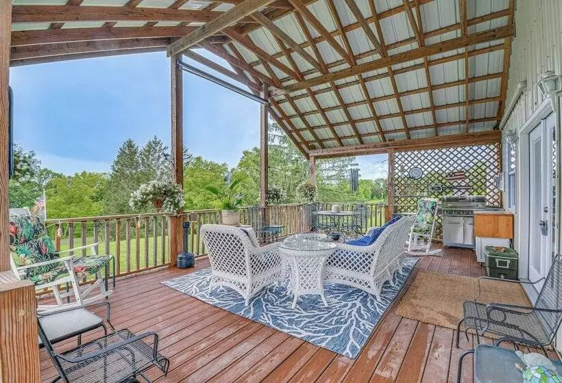 Seneca Lake Retreat W/ Deck   Walk To Wineries!