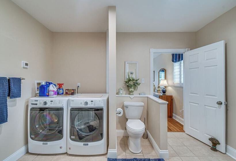 Seneca Lake Retreat W/ Deck   Walk To Wineries!