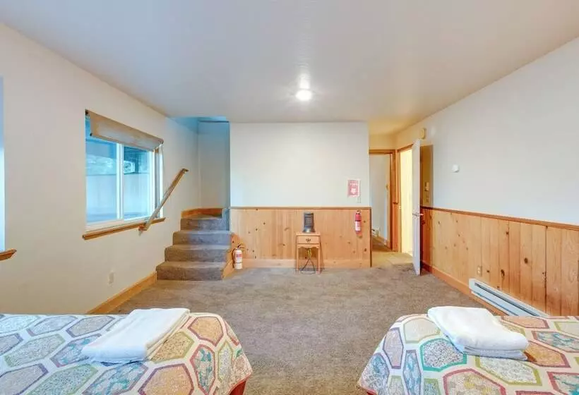 South Lake Tahoe Home W/ Game Rooms, Decks & Sauna