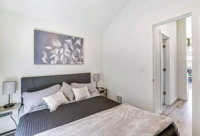 Southern Oregon Cabin: Fire Pit & Private Pond!