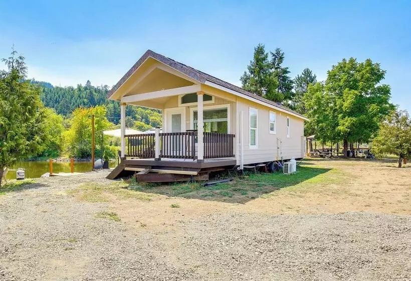 Southern Oregon Cabin: Fire Pit & Private Pond!