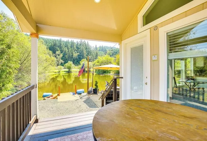 Southern Oregon Cabin: Fire Pit & Private Pond!