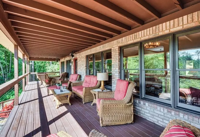Mountain & Waterfall Views: Stunning Dahlonega Gem