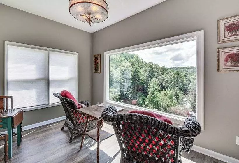 Mountain & Waterfall Views: Stunning Dahlonega Gem