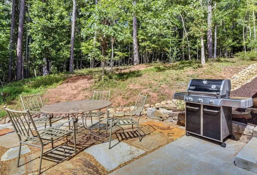 Mountain & Waterfall Views: Stunning Dahlonega Gem
