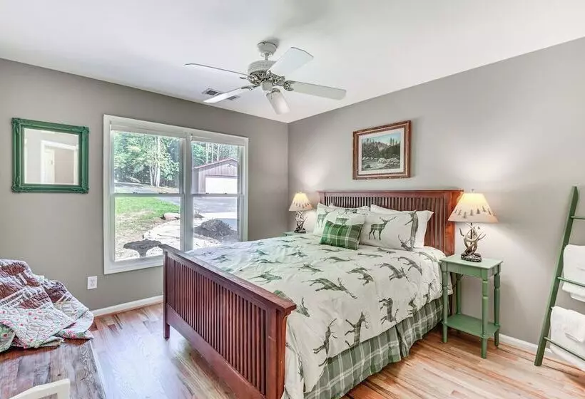 Mountain & Waterfall Views: Stunning Dahlonega Gem